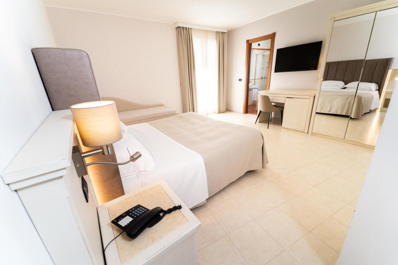 Hotel Falli Porto Cesareo Exterior foto